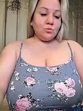 AnnaCurvy from StripChat