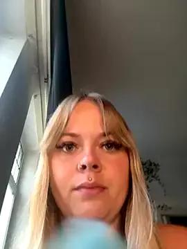 AnnaLenaaa from StripChat
