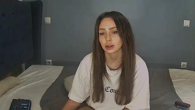 AnnaMaee from StripChat