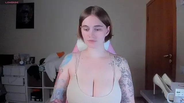 AnnaRoading from StripChat