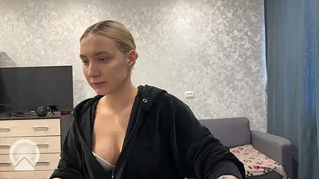 AnneBall from StripChat