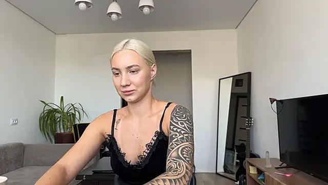 AnneBall from StripChat