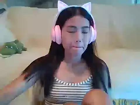 AnnewithanE from StripChat