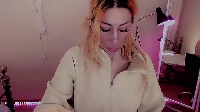 Explore our live girls sluts from our Custom and Multi clubs and checkout exclusive access to highly interactive content, such as shape, hair, titties, pussy type and many more.