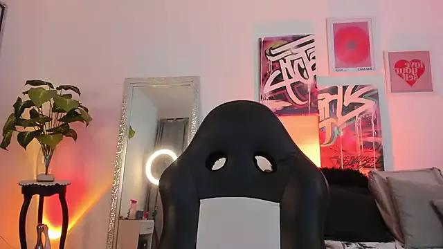 AnnieHuntters from StripChat