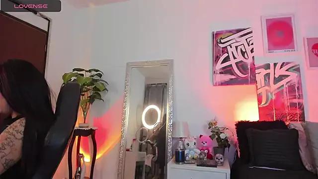 AnnieHuntters from StripChat is Freechat