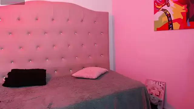 Explore our live girls sluts from our Custom and Multi clubs and checkout exclusive access to highly interactive content, such as shape, hair, titties, pussy type and many more.