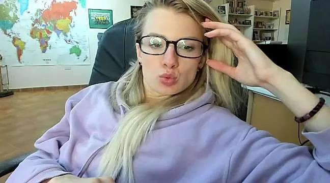 Explore our live girls sluts from our Custom and Multi clubs and checkout exclusive access to highly interactive content, such as shape, hair, titties, pussy type and many more.