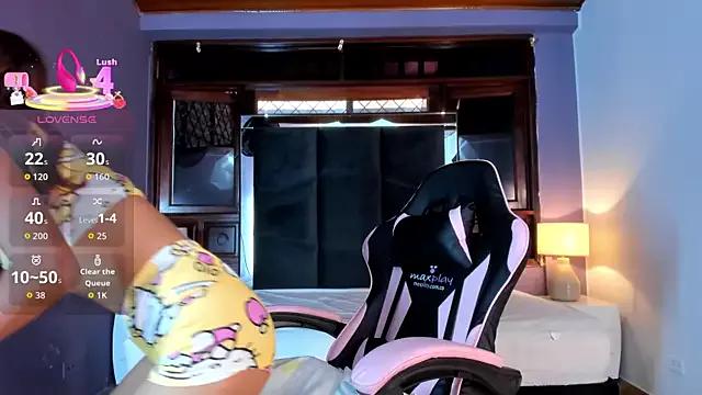 Explore our live girls sluts from our Custom and Multi clubs and checkout exclusive access to highly interactive content, such as shape, hair, titties, pussy type and many more.