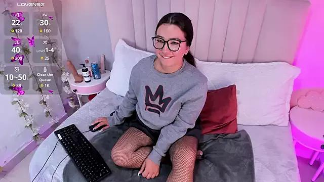 Explore our live girls sluts from our Custom and Multi clubs and checkout exclusive access to highly interactive content, such as shape, hair, titties, pussy type and many more.