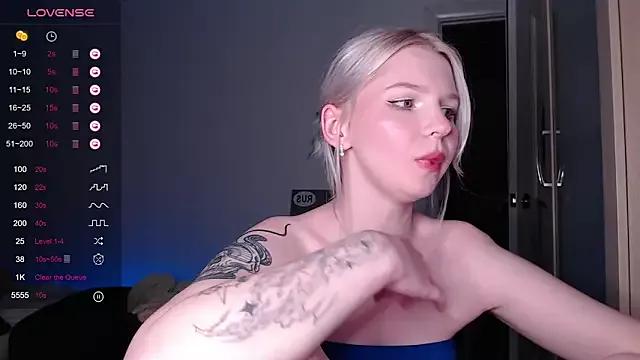 AnnySweetLips from StripChat is Freechat