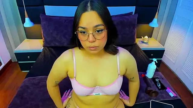 Explore our live girls sluts from our Custom and Multi clubs and checkout exclusive access to highly interactive content, such as shape, hair, titties, pussy type and many more.
