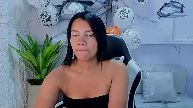 Explore our live girls sluts from our Custom and Multi clubs and checkout exclusive access to highly interactive content, such as shape, hair, titties, pussy type and many more.