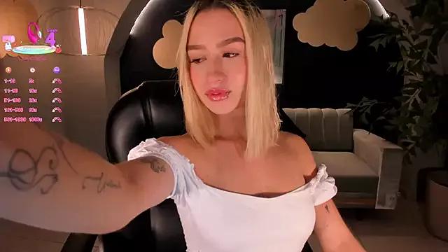Explore our live girls sluts from our Custom and Multi clubs and checkout exclusive access to highly interactive content, such as shape, hair, titties, pussy type and many more.