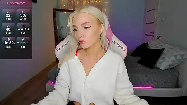Explore our live girls sluts from our Custom and Multi clubs and checkout exclusive access to highly interactive content, such as shape, hair, titties, pussy type and many more.