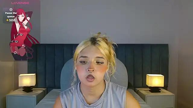 Explore our live girls sluts from our Custom and Multi clubs and checkout exclusive access to highly interactive content, such as shape, hair, titties, pussy type and many more.