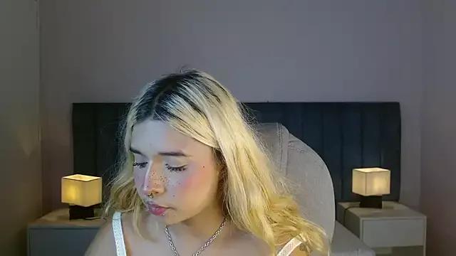 Explore our live girls sluts from our Custom and Multi clubs and checkout exclusive access to highly interactive content, such as shape, hair, titties, pussy type and many more.
