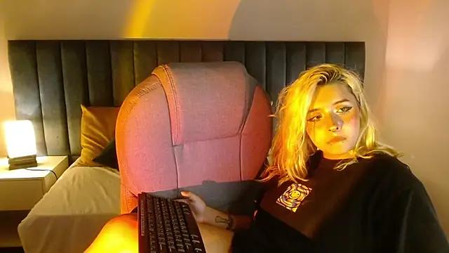 Explore our live girls sluts from our Custom and Multi clubs and checkout exclusive access to highly interactive content, such as shape, hair, titties, pussy type and many more.