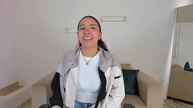 Explore our live girls sluts from our Custom and Multi clubs and checkout exclusive access to highly interactive content, such as shape, hair, titties, pussy type and many more.