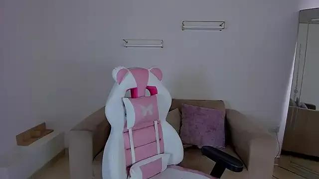 Explore our live girls sluts from our Custom and Multi clubs and checkout exclusive access to highly interactive content, such as shape, hair, titties, pussy type and many more.