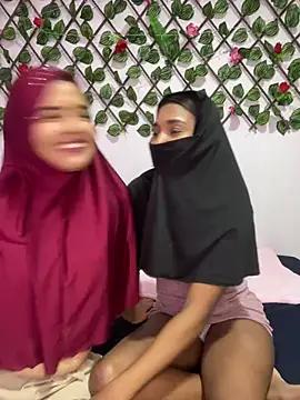 Arab_rainbow_girls from StripChat