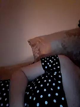 Ariana381 from StripChat is Freechat