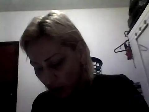 ariana_crazzy from StripChat