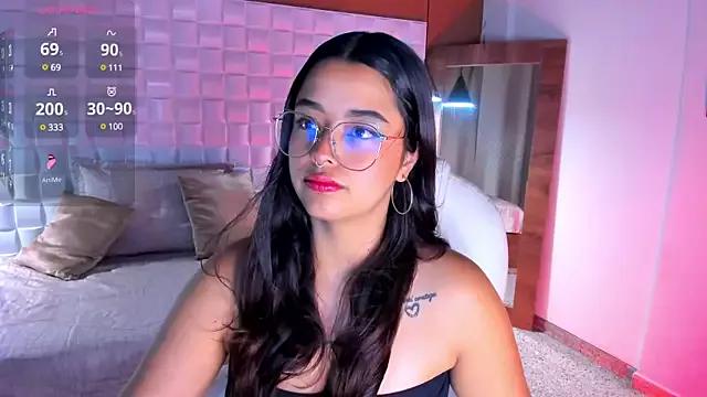 Ariana_Pierce from StripChat