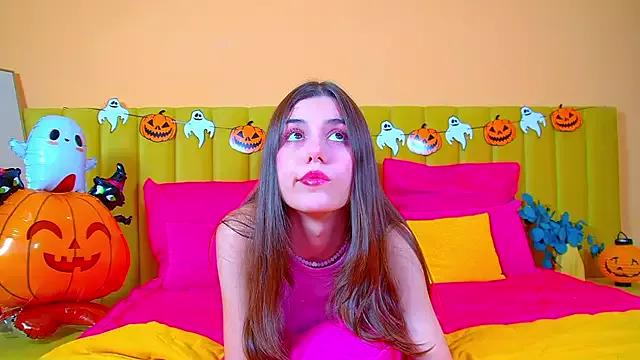 ArianaAllens from StripChat