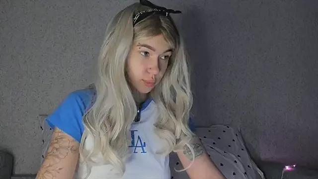 ArianaWalker77 from StripChat