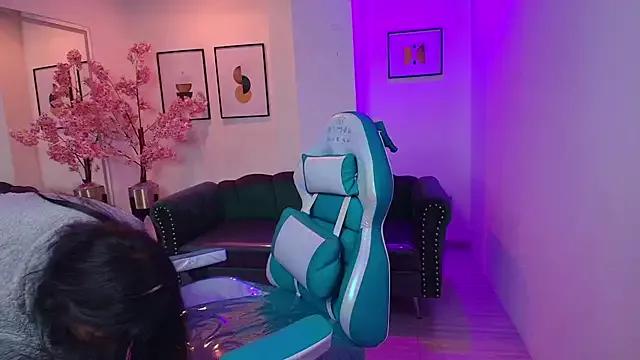 Explore our live girls sluts from our Custom and Multi clubs and checkout exclusive access to highly interactive content, such as shape, hair, titties, pussy type and many more.