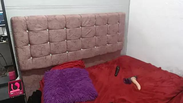 Explore our live girls sluts from our Custom and Multi clubs and checkout exclusive access to highly interactive content, such as shape, hair, titties, pussy type and many more.