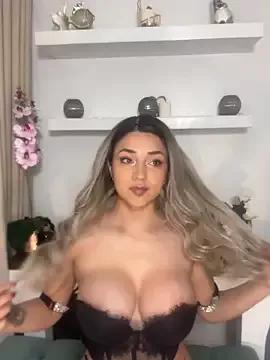 ariazschernitz1 from StripChat