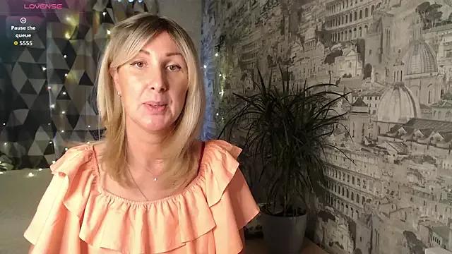 Explore our live girls sluts from our Custom and Multi clubs and checkout exclusive access to highly interactive content, such as shape, hair, titties, pussy type and many more.