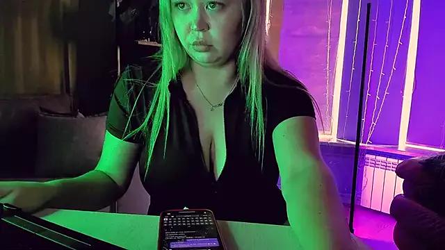 Ariels_Big_Cherries from StripChat is Freechat