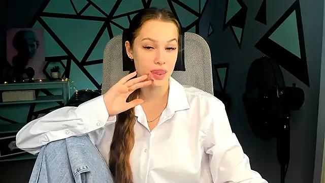 ArielSykes from StripChat is Freechat
