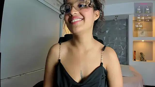 Arihsay_evans from StripChat is Freechat