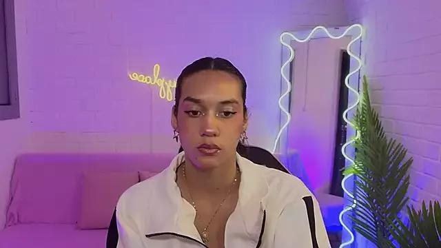 Explore our live girls sluts from our Custom and Multi clubs and checkout exclusive access to highly interactive content, such as shape, hair, titties, pussy type and many more.