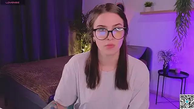 Arya_deepthroat_queen from StripChat is Freechat