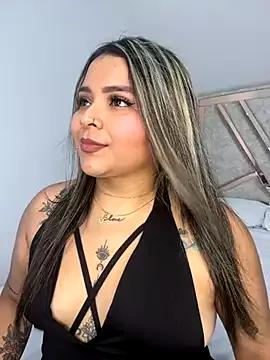Explore our live girls sluts from our Custom and Multi clubs and checkout exclusive access to highly interactive content, such as shape, hair, titties, pussy type and many more.