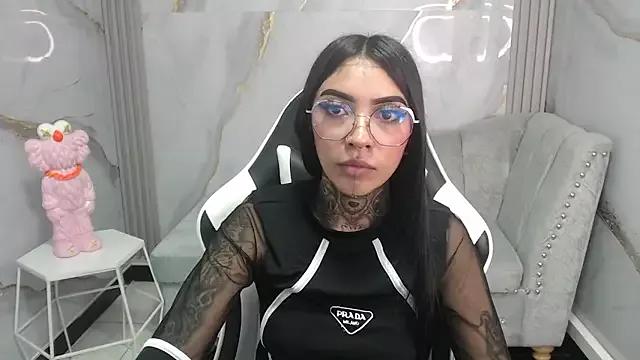 Explore our live girls sluts from our Custom and Multi clubs and checkout exclusive access to highly interactive content, such as shape, hair, titties, pussy type and many more.