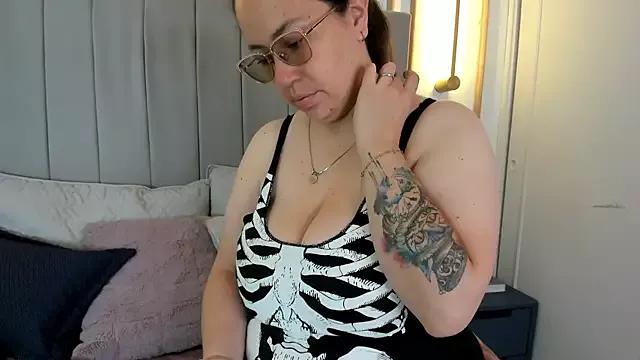 Ashley_Monroe from StripChat is Freechat