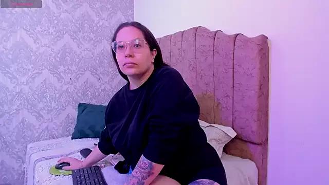 Explore our live girls sluts from our Custom and Multi clubs and checkout exclusive access to highly interactive content, such as shape, hair, titties, pussy type and many more.
