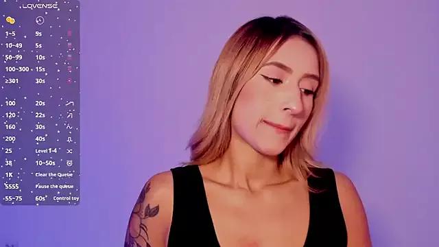 Explore our live girls sluts from our Custom and Multi clubs and checkout exclusive access to highly interactive content, such as shape, hair, titties, pussy type and many more.