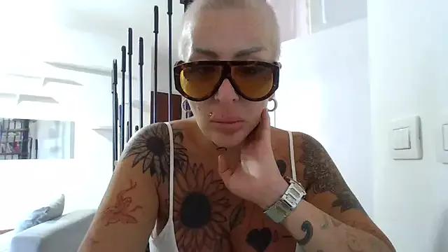 ASSERINAAA from StripChat