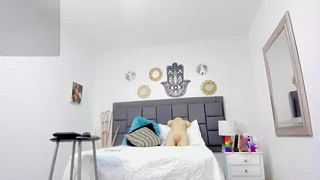 Explore our live girls sluts from our Custom and Multi clubs and checkout exclusive access to highly interactive content, such as shape, hair, titties, pussy type and many more.