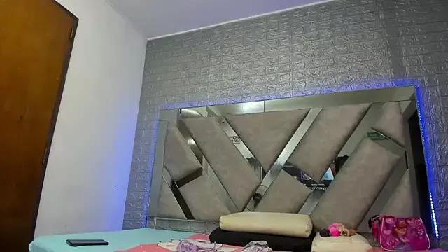 Explore our live girls sluts from our Custom and Multi clubs and checkout exclusive access to highly interactive content, such as shape, hair, titties, pussy type and many more.