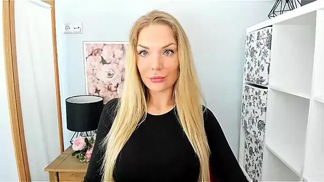 AulloraHoney from StripChat