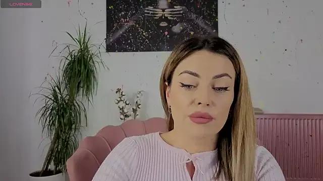 Explore our live girls sluts from our Custom and Multi clubs and checkout exclusive access to highly interactive content, such as shape, hair, titties, pussy type and many more.