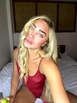 auriangel from StripChat is Freechat